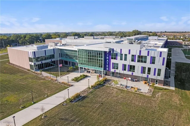 $979,950 | 5301 North 104th Street, Kansas City, KS 66109