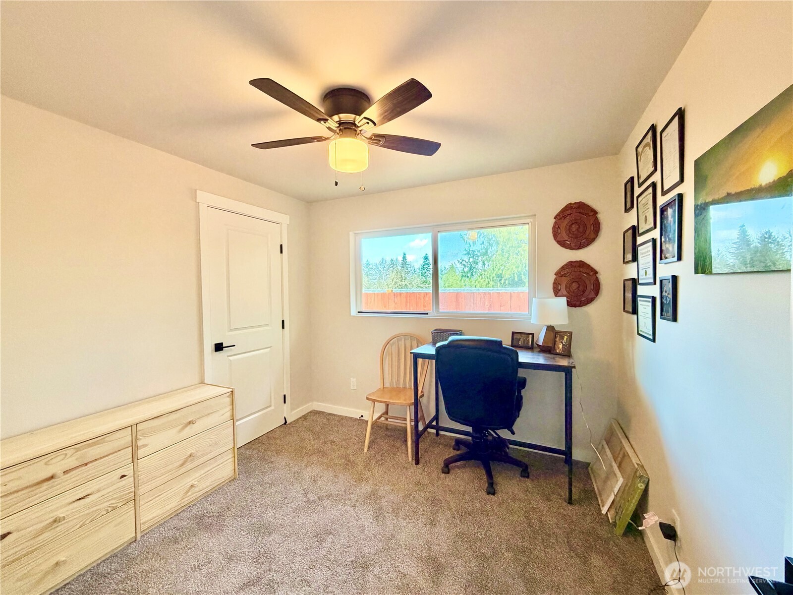 1608 South Evans Street Aberdeen, WA 98520 - Photo 11 of 20 a living room with furniture and a window