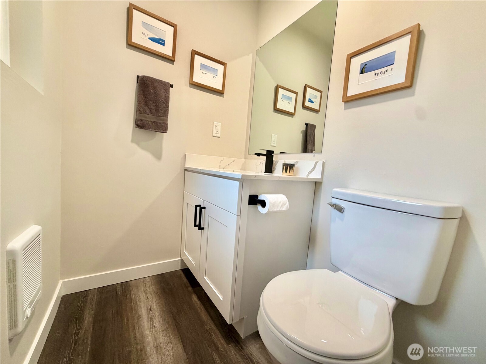1608 South Evans Street Aberdeen, WA 98520 - Photo 18 of 20 a bathroom with a toilet and a sink