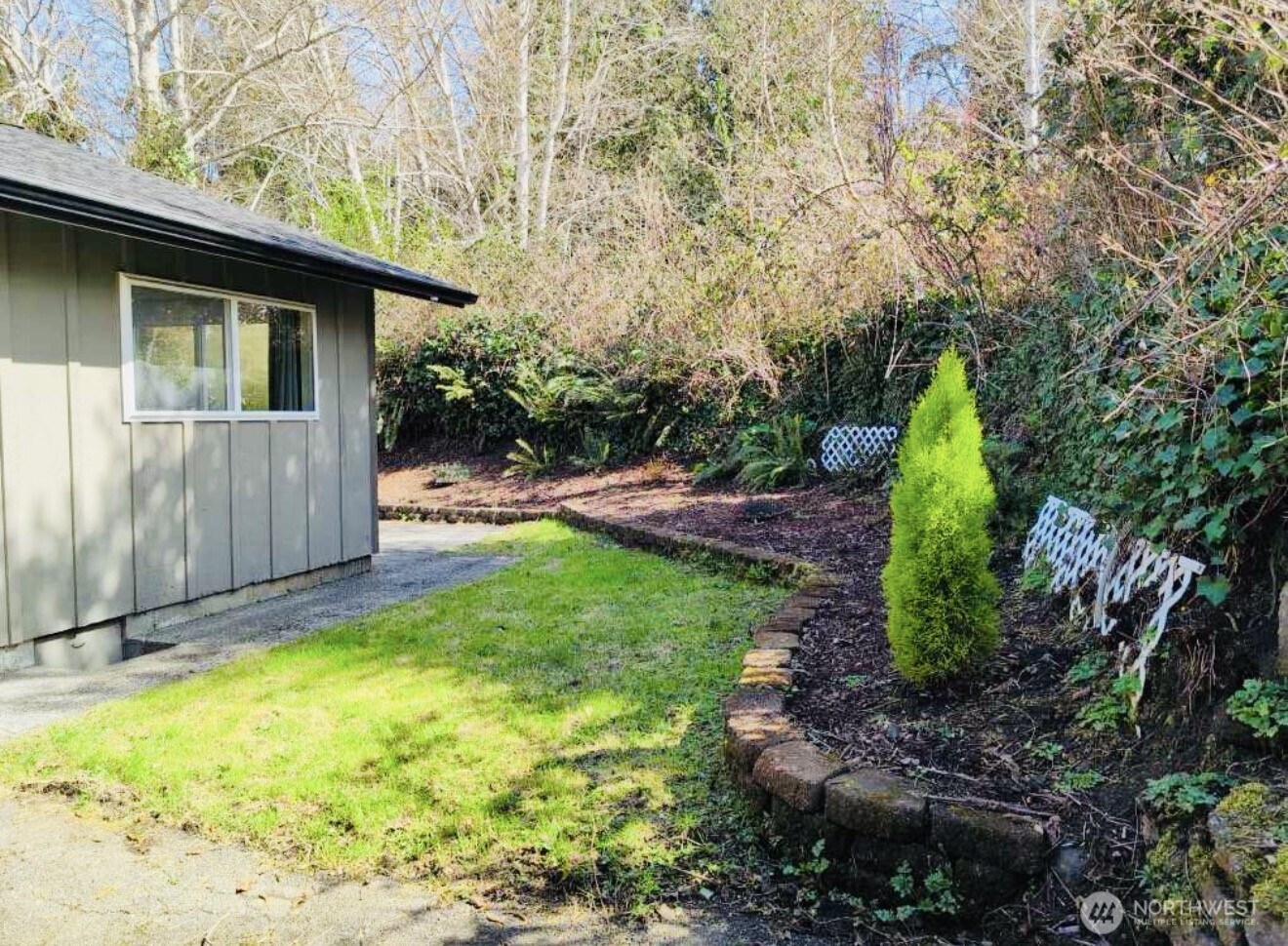 1608 South Evans Street Aberdeen, WA 98520 - Photo 19 of 20 a view of backyard with green space