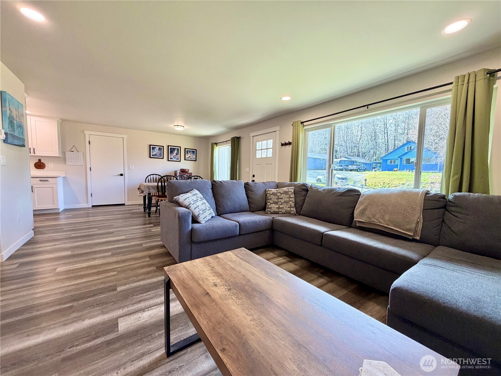 1608 South Evans Street Aberdeen, WA 98520 - Photo 6 of 20 a living room with furniture and a large window