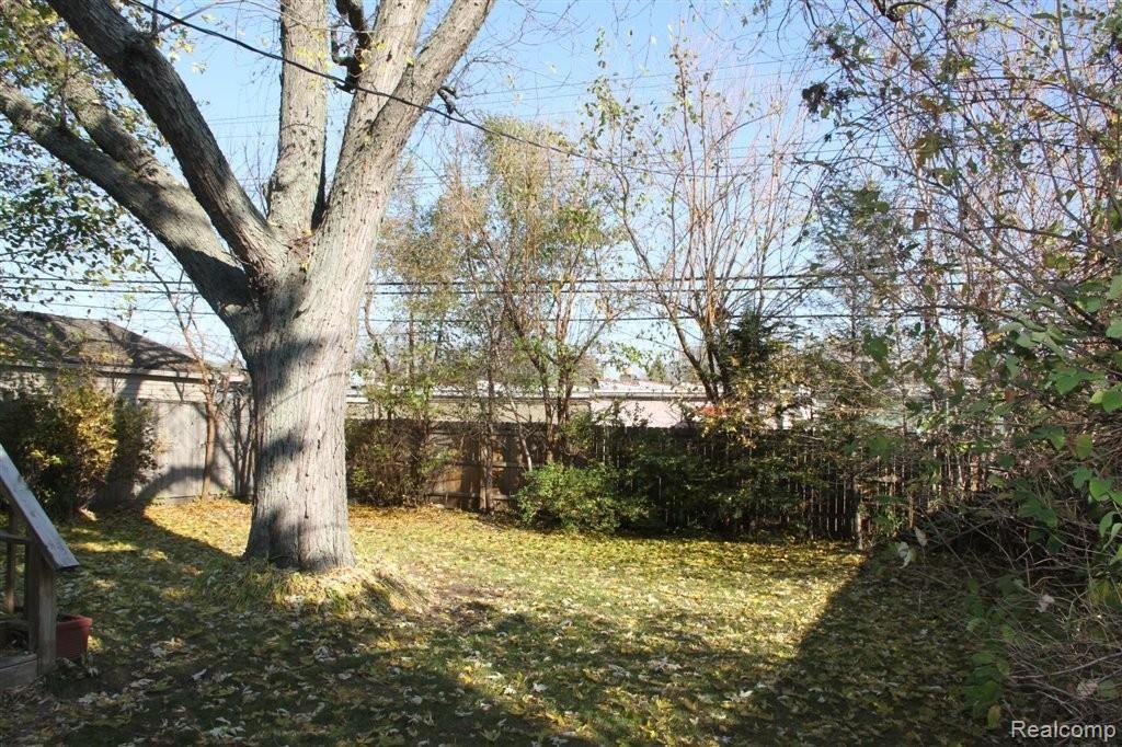 2784 Kenmore Road Berkley, MI 48072 - Photo 22 of 25 IMG_4512.JPG
