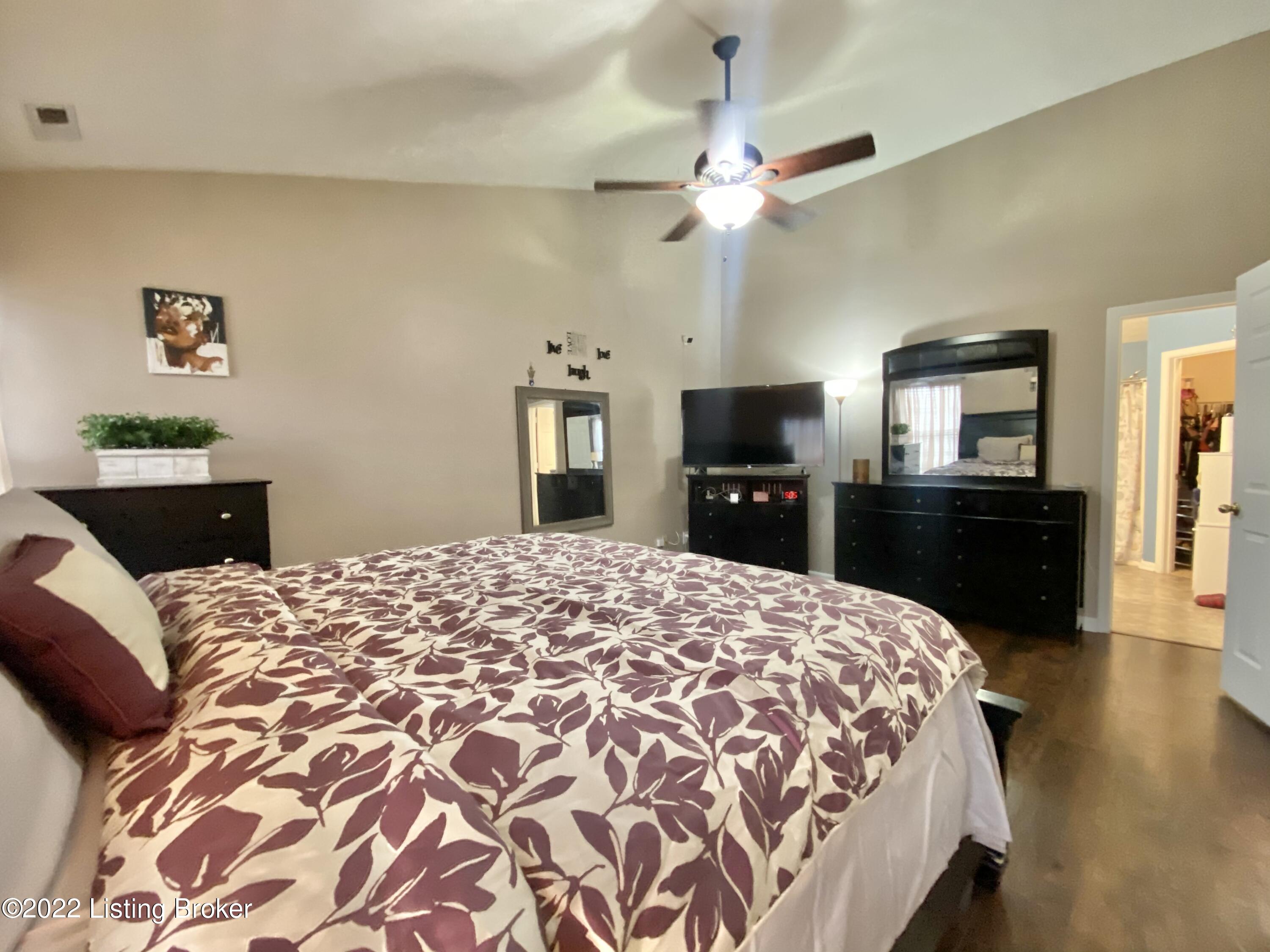 7806 Lariat Road Louisville, KY 40219 - Photo 18 of 38 D45B84A8-A8CC-4CC3-BF9A-B878839B80B0