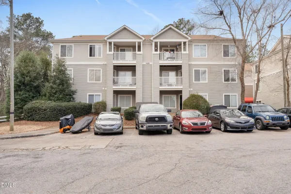 $290,000 | 1420 Collegiate Circle, Raleigh, NC 27606