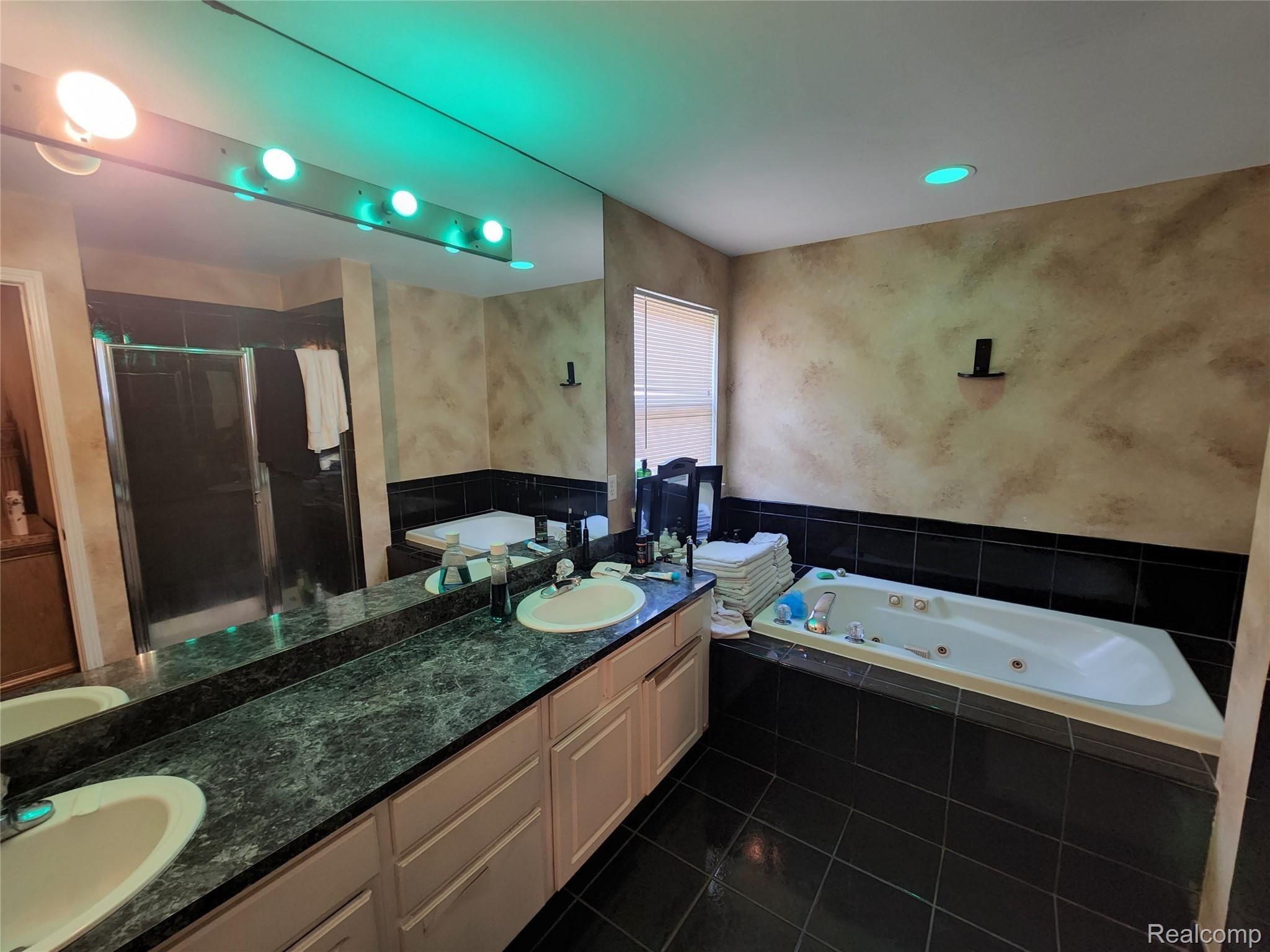 313 Cherry Lane Inkster, MI 48141 - Photo 25 of 32 20220523_191137.jpg