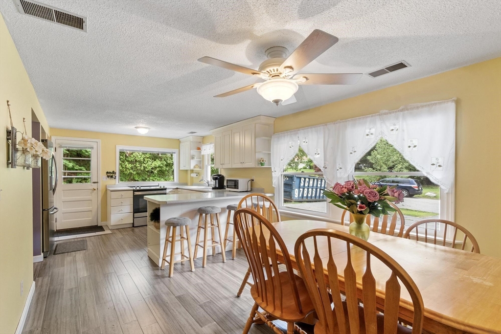 17 Parlee Road Chelmsford, MA 01824 - Photo 5 of 42