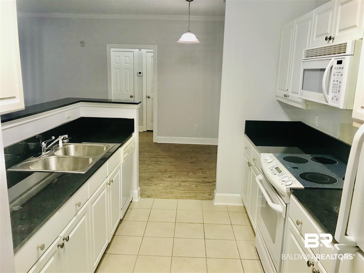 450 Park Avenue, Unit 711 Foley, AL 36535 - Photo 6 of 11 Kitchen