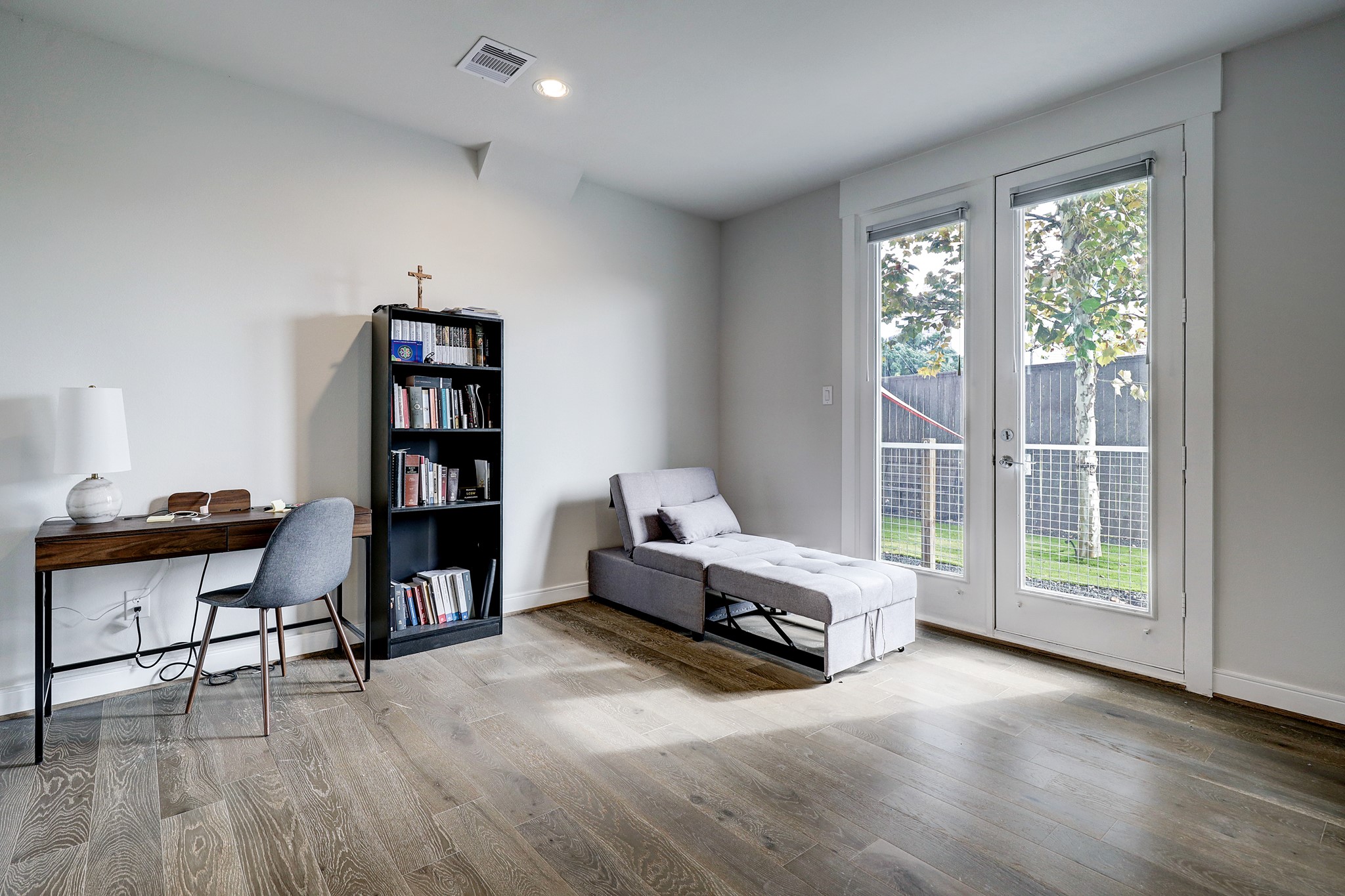 1203 Hickory Street, Unit D Houston, TX 77007 - Photo 19 of 23 a living room with furniture and a wooden floor