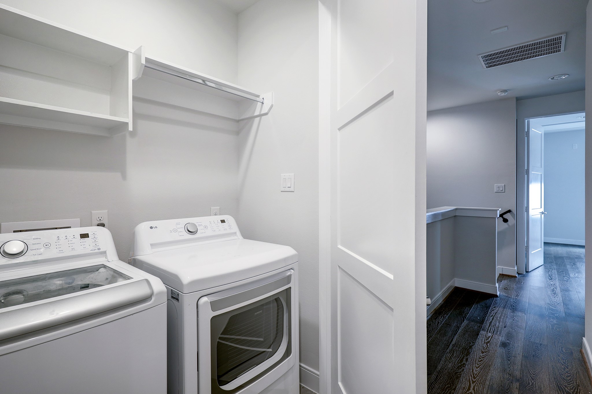 1203 Hickory Street, Unit D Houston, TX 77007 - Photo 20 of 23 a utility room with dryer and washer