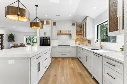 $1,325,000 | 10102 Candlewood Drive, Houston, TX 77042