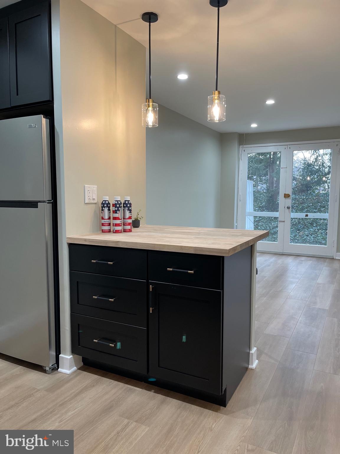 620 3rd Street Southwest Washington, DC 20024 - Photo 7 of 44 a bathroom with a sink and a mirror