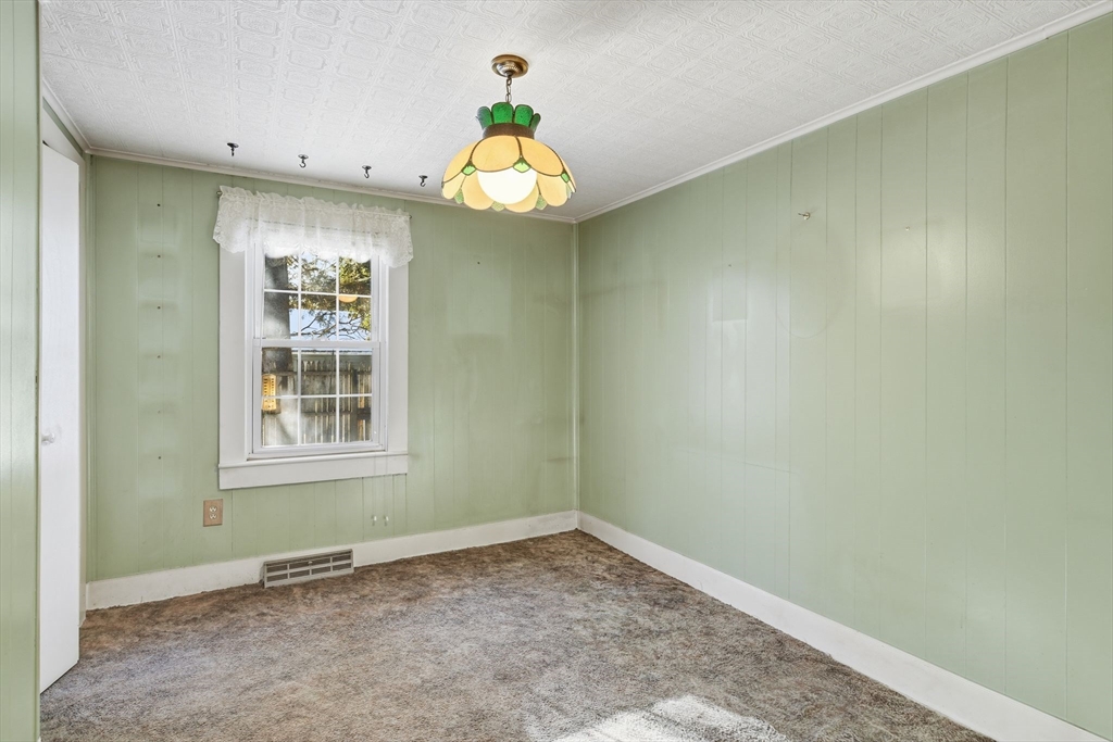 138 Warrenton Street Springfield, MA 01109 - Photo 16 of 33 an empty room with windows