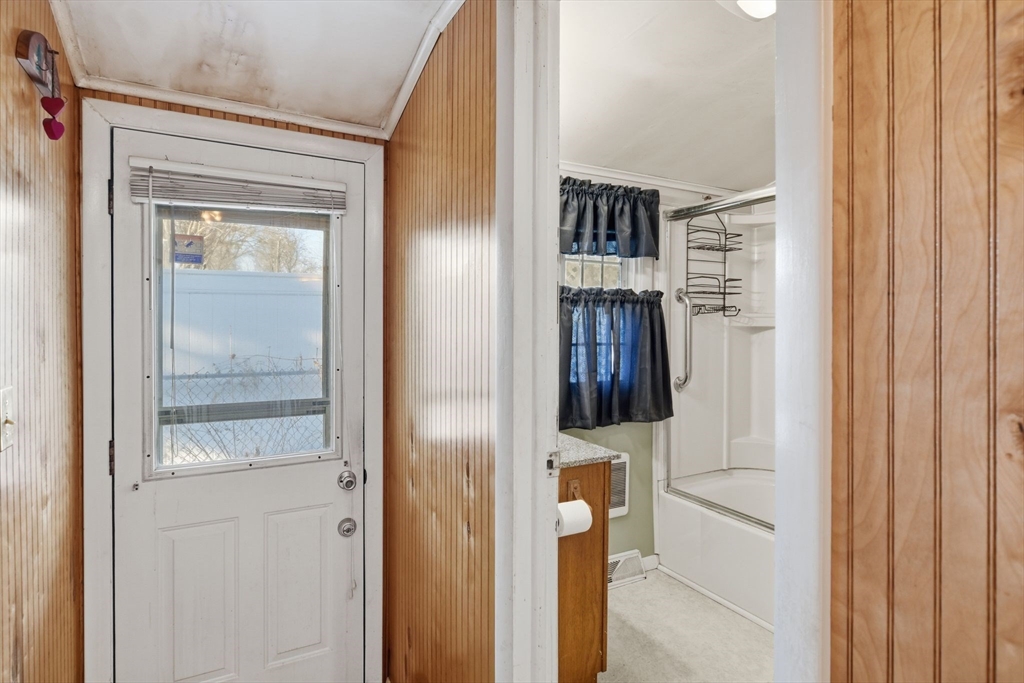 138 Warrenton Street Springfield, MA 01109 - Photo 21 of 33 a door with white door