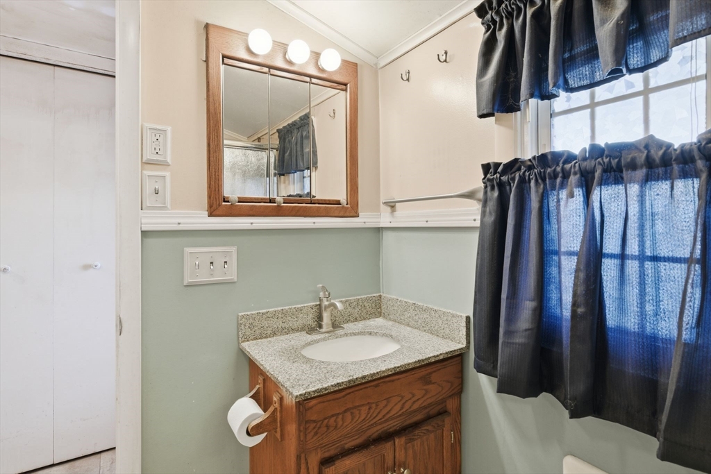 138 Warrenton Street Springfield, MA 01109 - Photo 22 of 33 a bathroom with a sink and a mirror