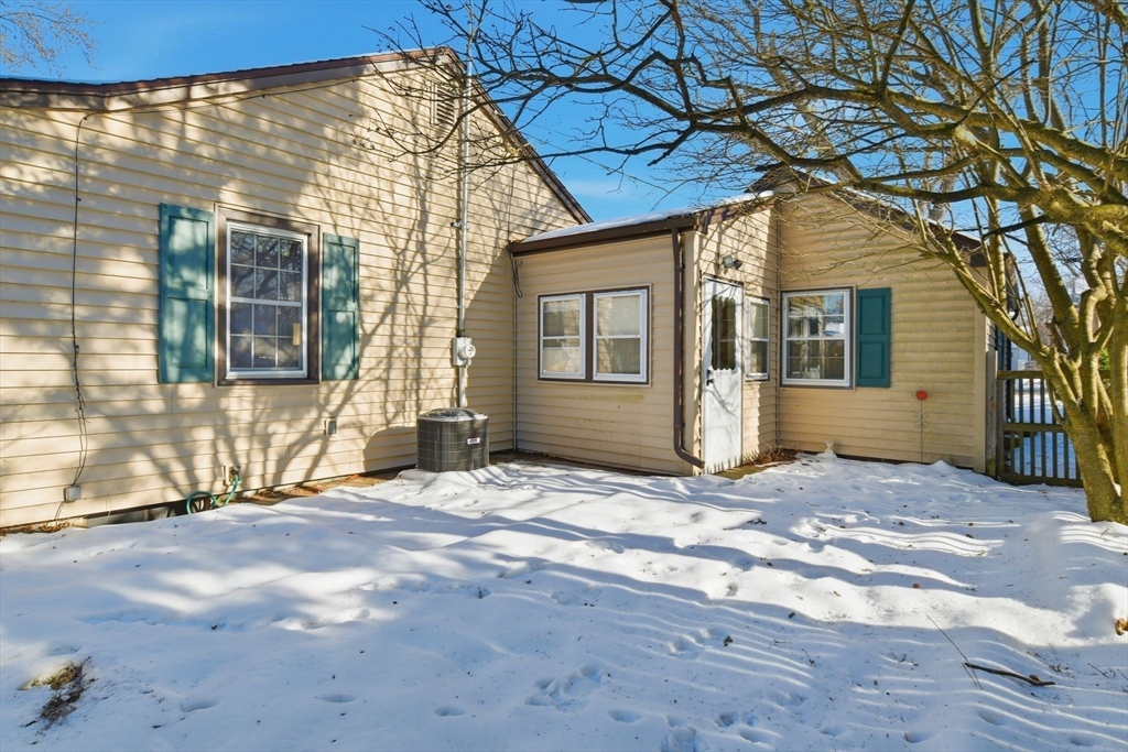 138 Warrenton Street Springfield, MA 01109 - Photo 31 of 33 a view of a house with a yard