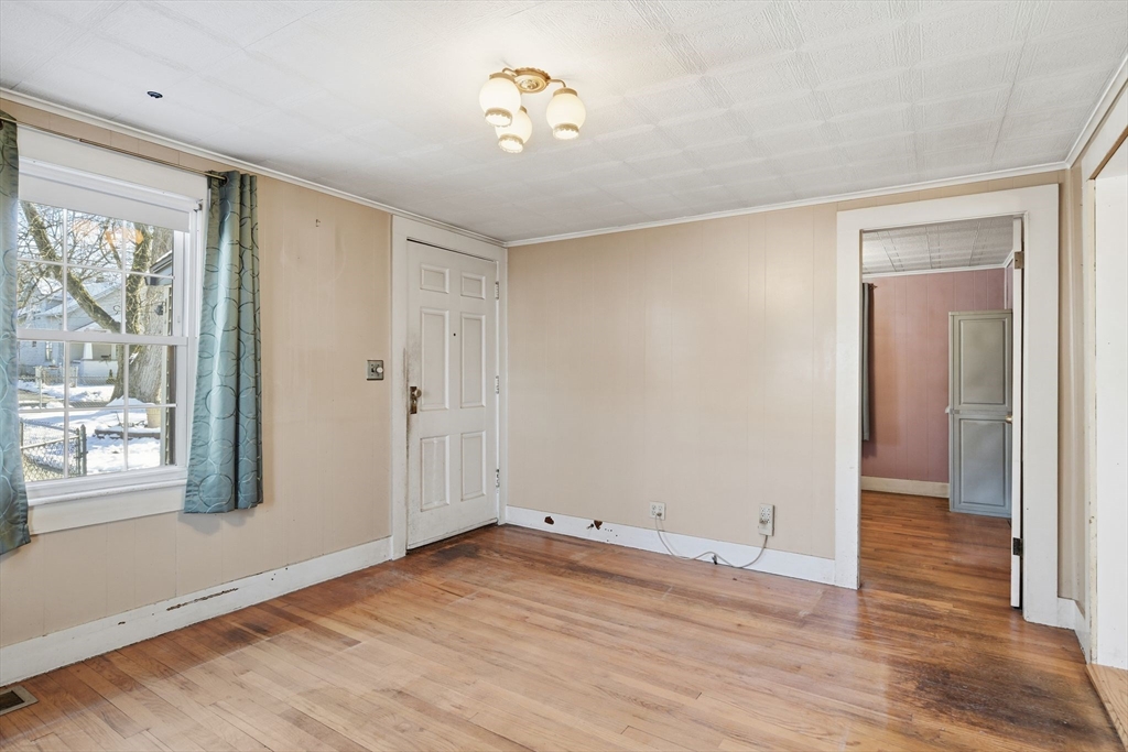 138 Warrenton Street Springfield, MA 01109 - Photo 7 of 33 an empty room with wooden floor and windows