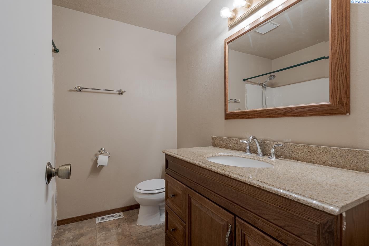 103307 East Vaca Road Kennewick, WA 99338 - Photo 16 of 25 Gallery Image 16