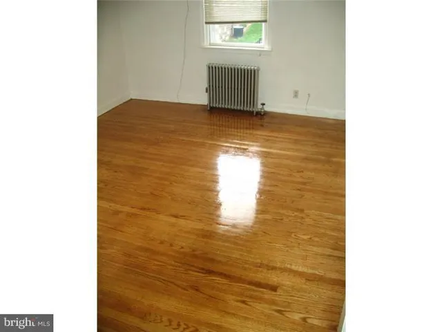 a view of empty room with window