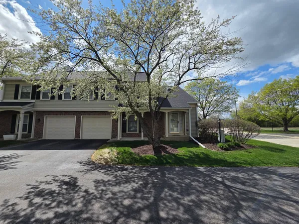 $2,550 | 406 College Crossing, Rolling Meadows, IL 60008