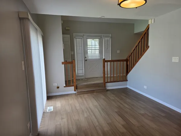 $2,550 | 406 College Crossing, Rolling Meadows, IL 60008