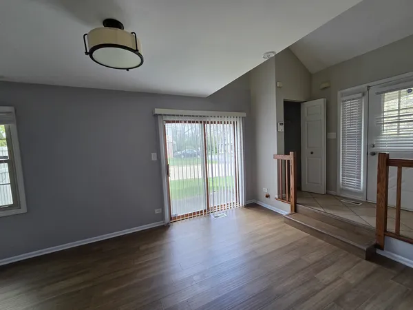 $2,550 | 406 College Crossing, Rolling Meadows, IL 60008
