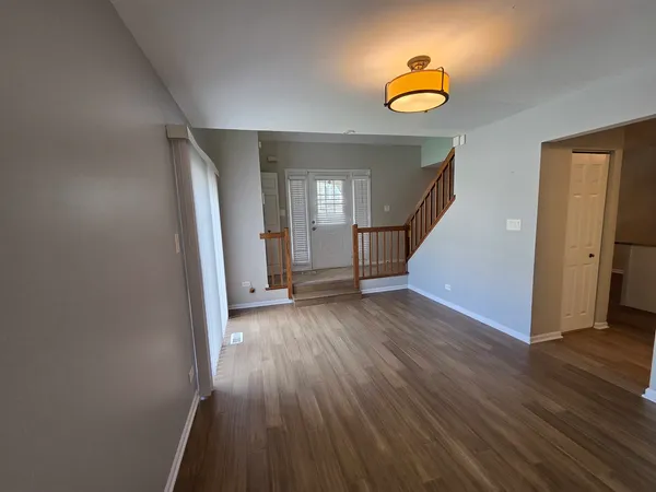 $2,550 | 406 College Crossing, Rolling Meadows, IL 60008