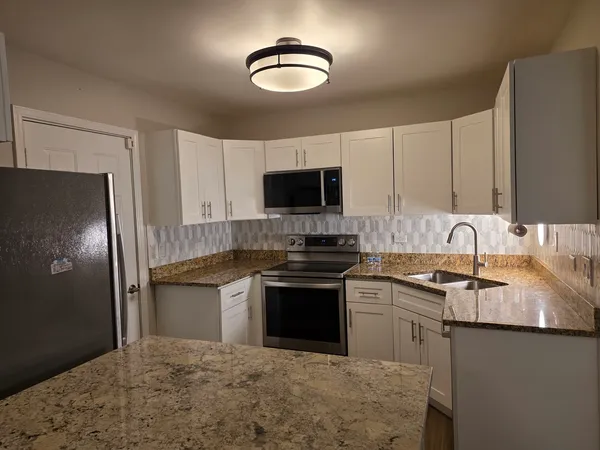 $2,550 | 406 College Crossing, Rolling Meadows, IL 60008