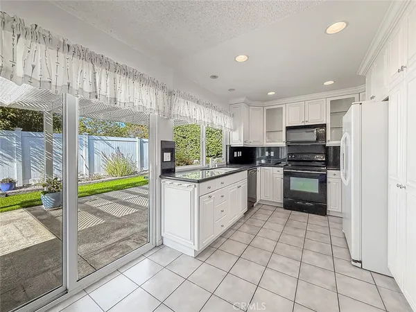$919,000 | 1401 Calle De Oro, Thousand Oaks, CA 91360