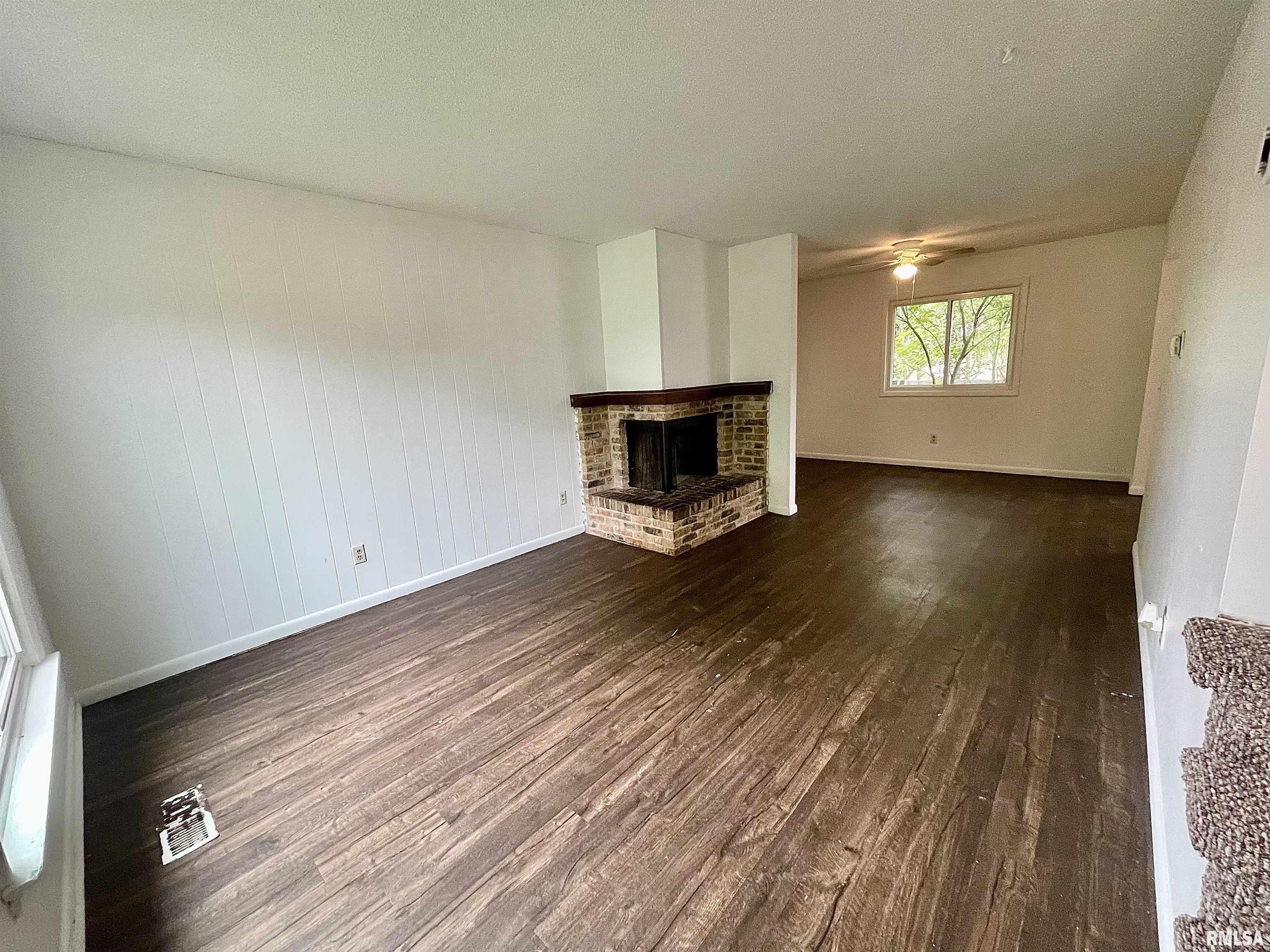 15 Cedar Drive Macomb, IL 61455 - Photo 3 of 27