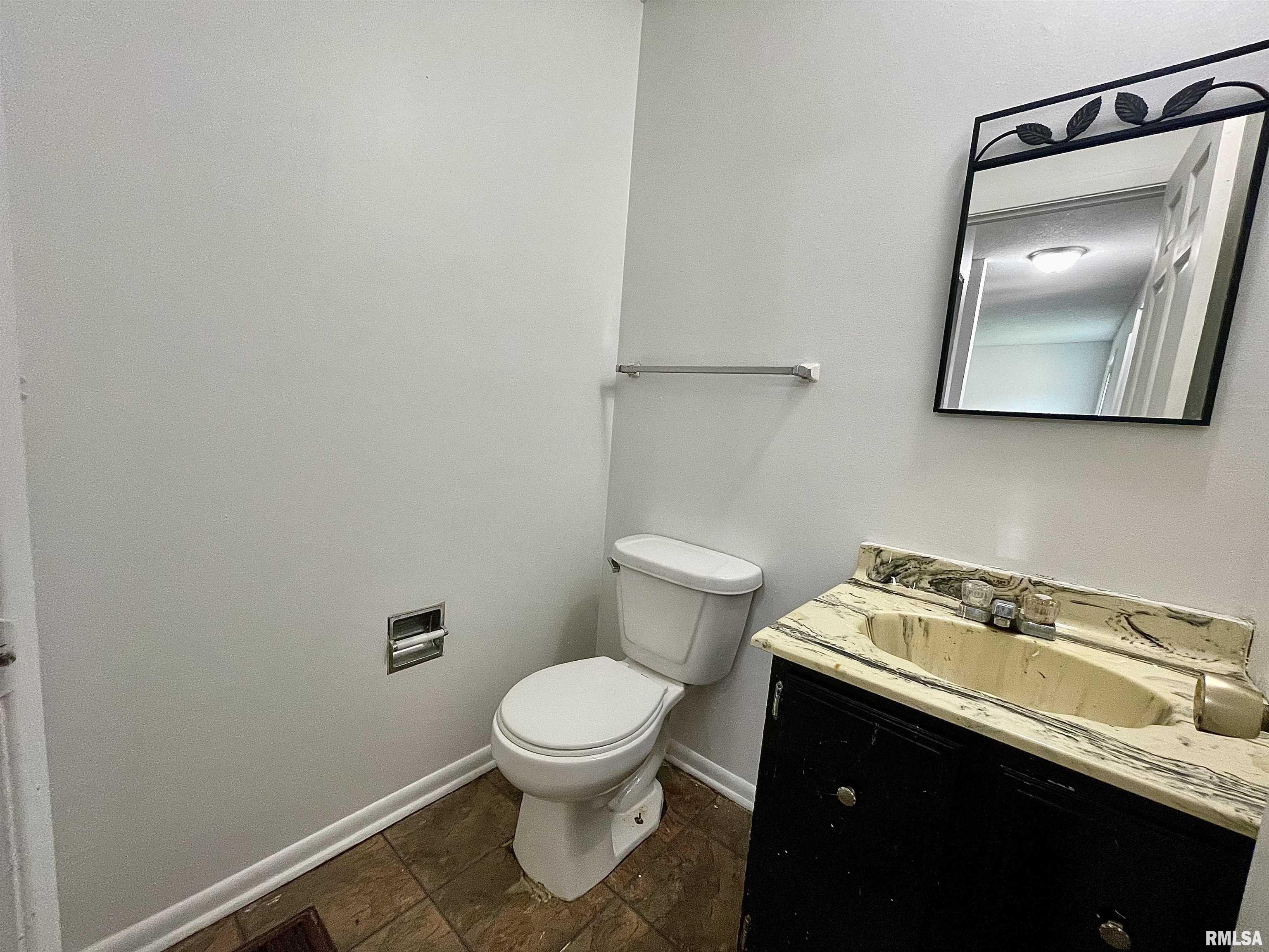 15 Cedar Drive Macomb, IL 61455 - Photo 10 of 27