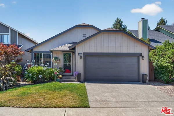 $725,000 | 930 Bartlett Place, Windsor, CA 95492