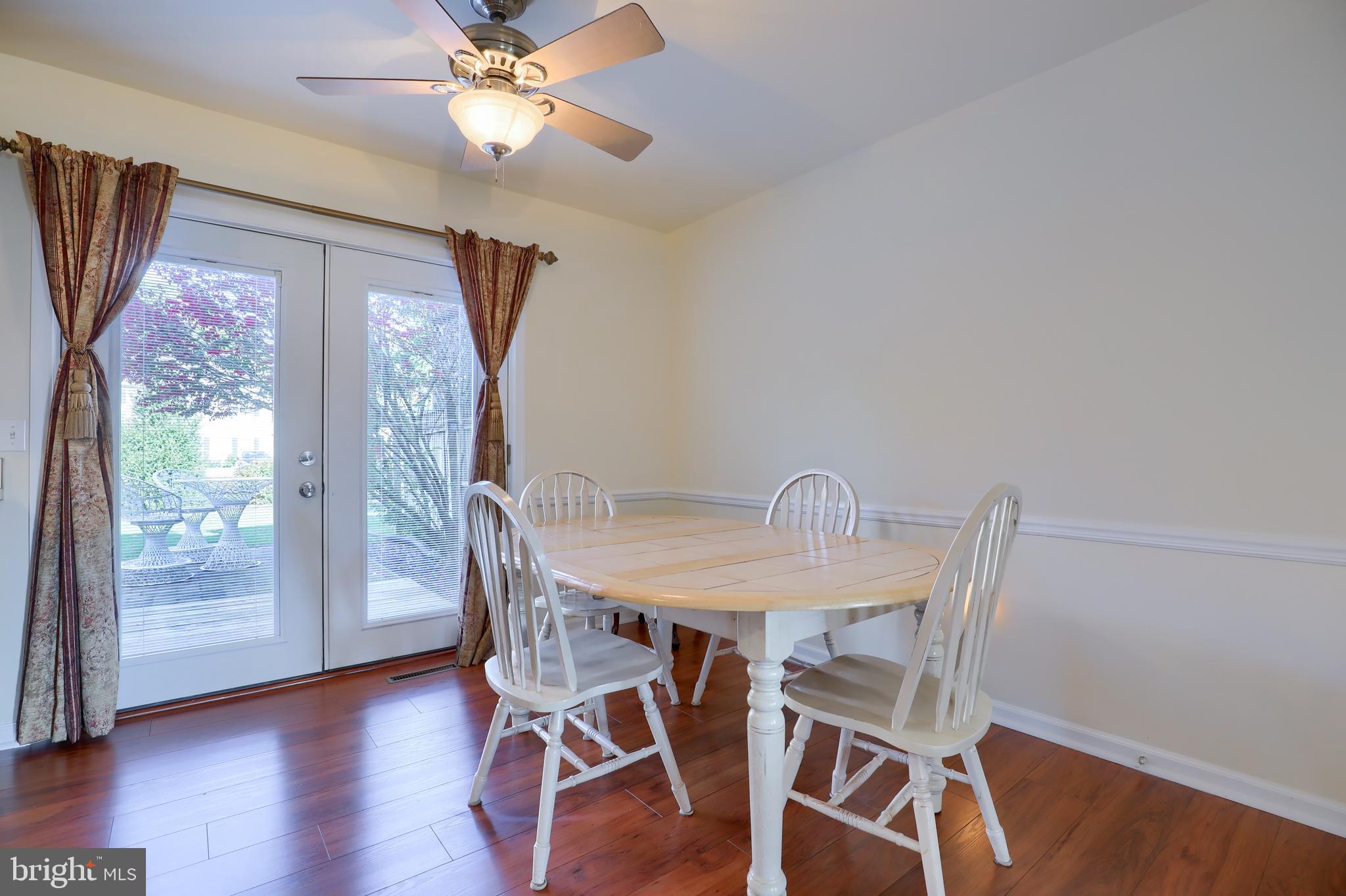 370 Cardinal Road Lititz, PA 17543 - Photo 3 of 29 Eat-in kitchen with view of back yard