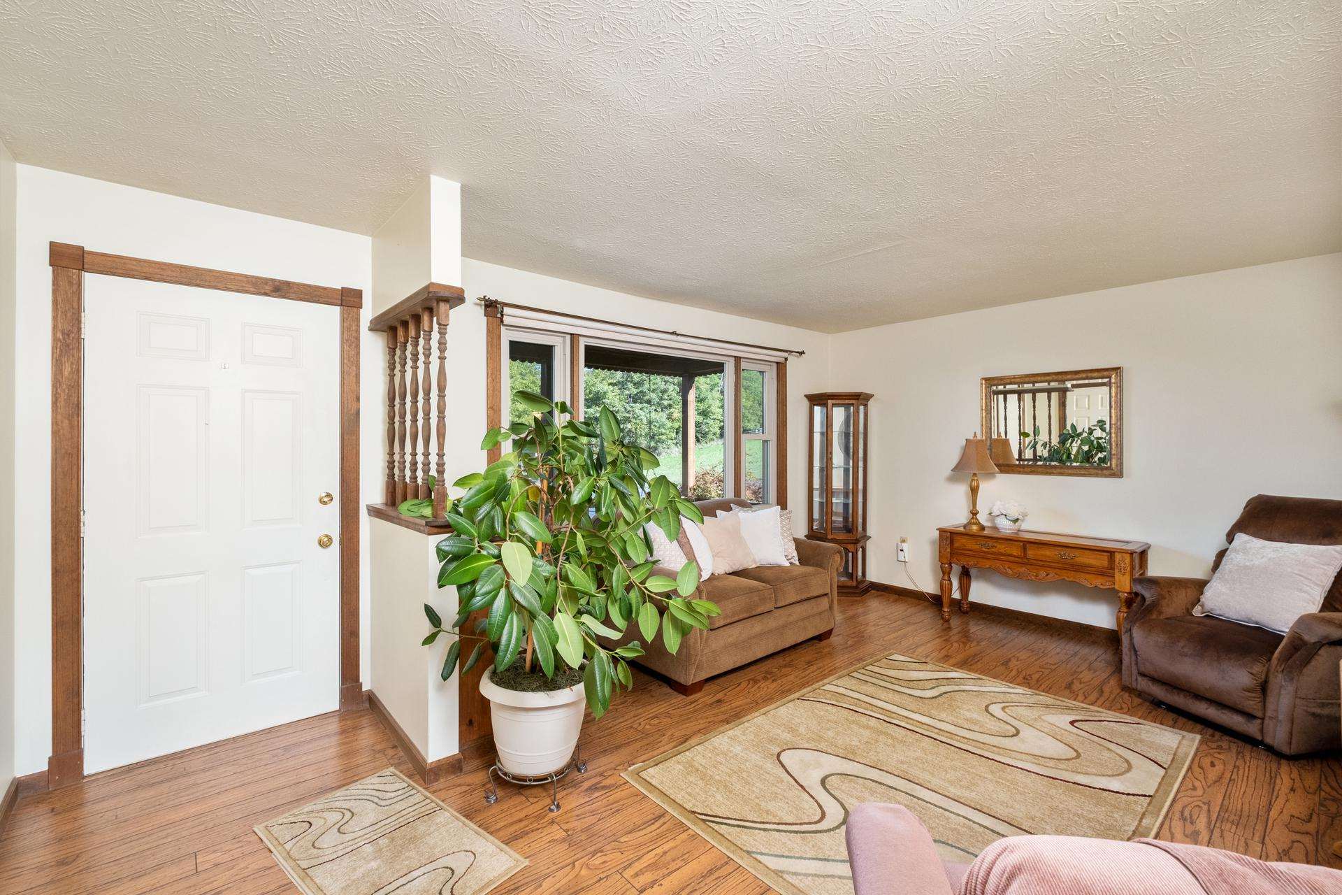 2772 Spring Hill Road Staunton, VA 24401 - Photo 9 of 37 Gallery Image 9