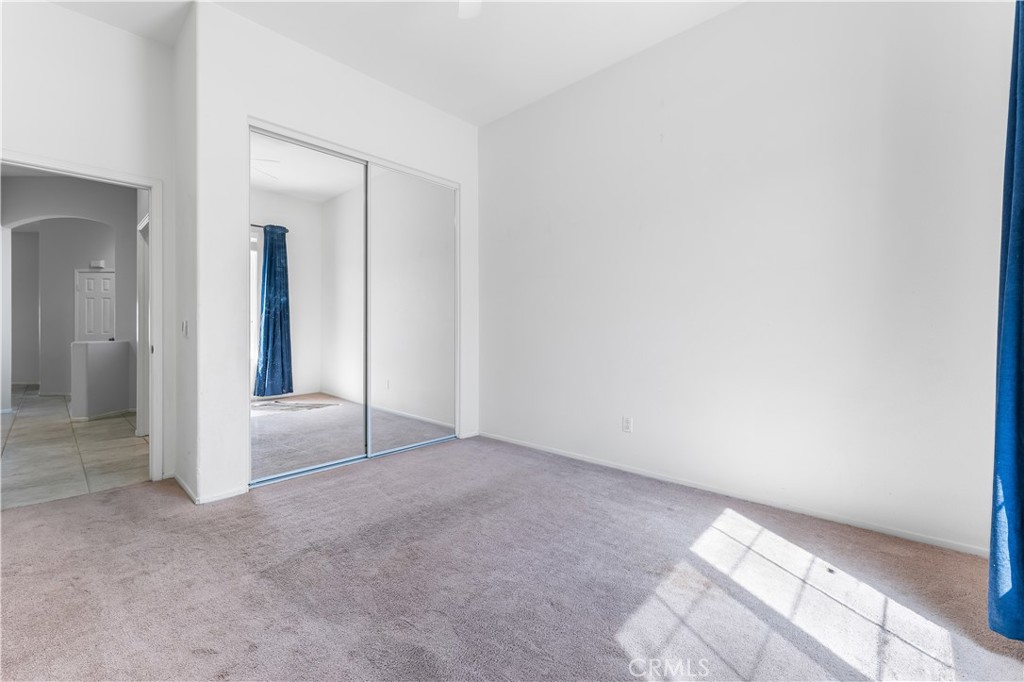 40445 Chantemar Way Temecula, CA 92591 - Photo 20 of 28 an empty room with closet and mirror