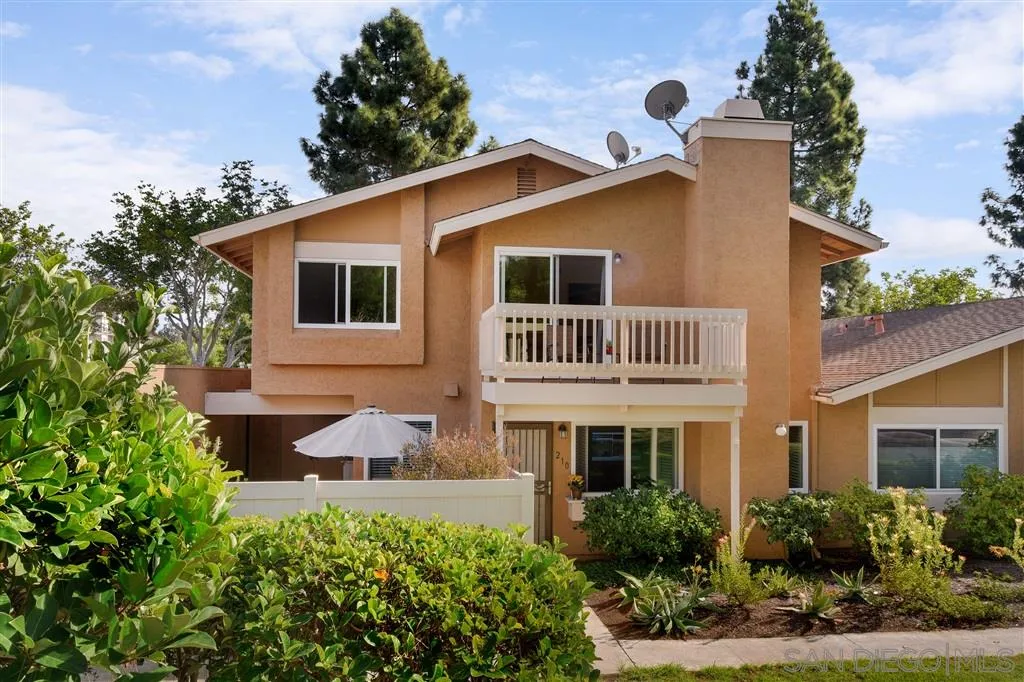 210 Countryhaven Road Encinitas, CA 92024 - Photo 2 of 25 a front view of a house with a yard