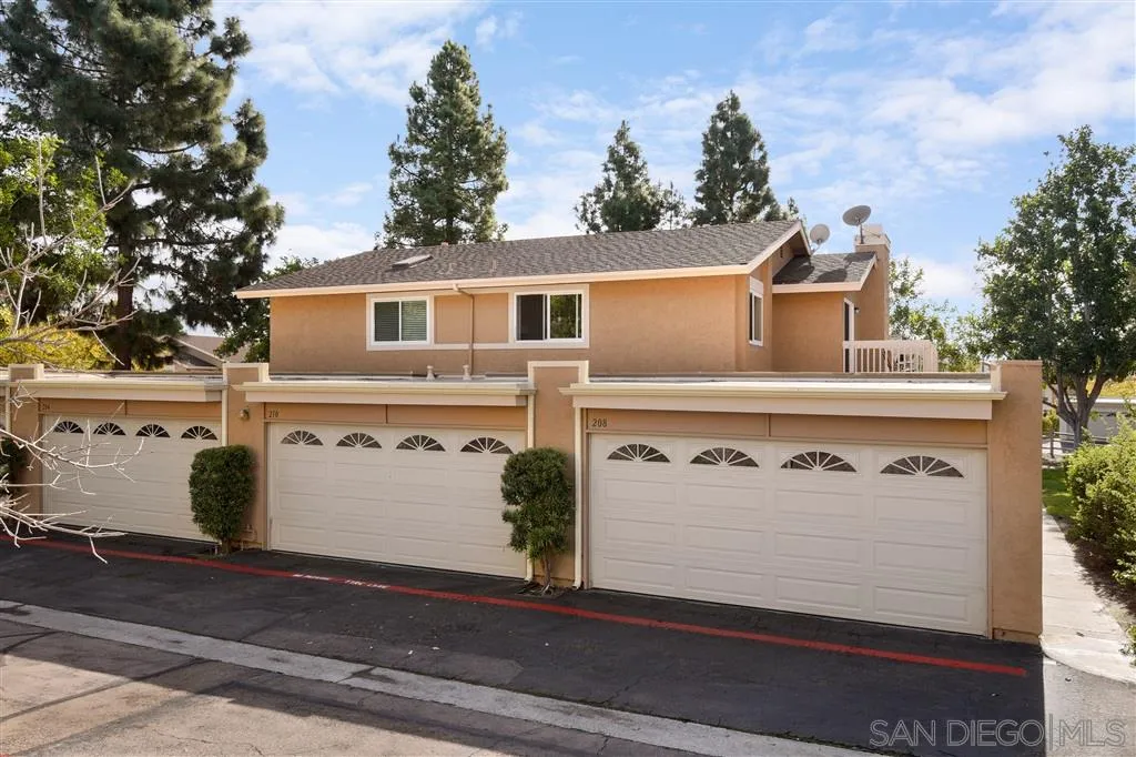 210 Countryhaven Road Encinitas, CA 92024 - Photo 25 of 25 front view of a house with a street
