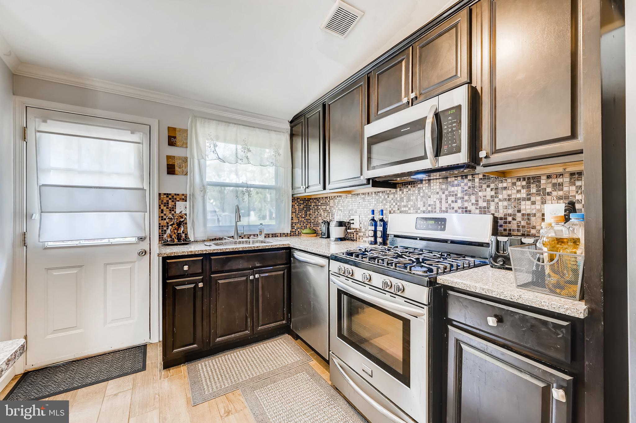 6207 Norvo Road Baltimore, MD 21207 - Photo 4 of 15
