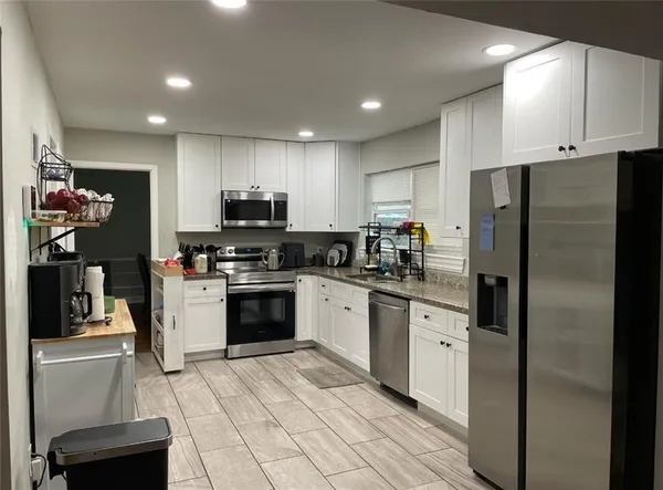 $2,400 | 3805 North Deerwood Drive, Harvey, LA 70058