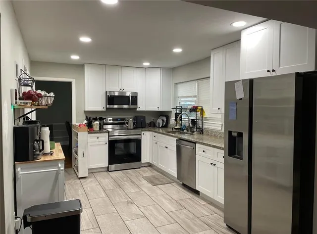 $2,400 | 3805 North Deerwood Drive, Harvey, LA 70058