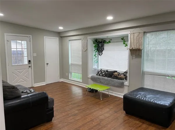 $2,400 | 3805 North Deerwood Drive, Harvey, LA 70058