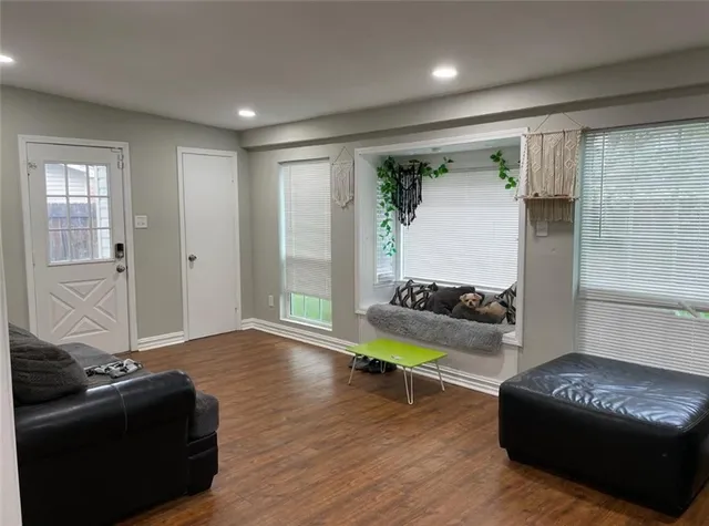 $2,400 | 3805 North Deerwood Drive, Harvey, LA 70058