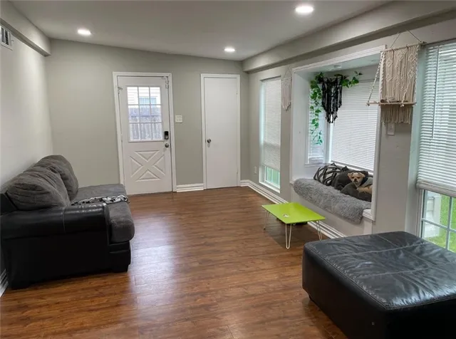 $2,400 | 3805 North Deerwood Drive, Harvey, LA 70058