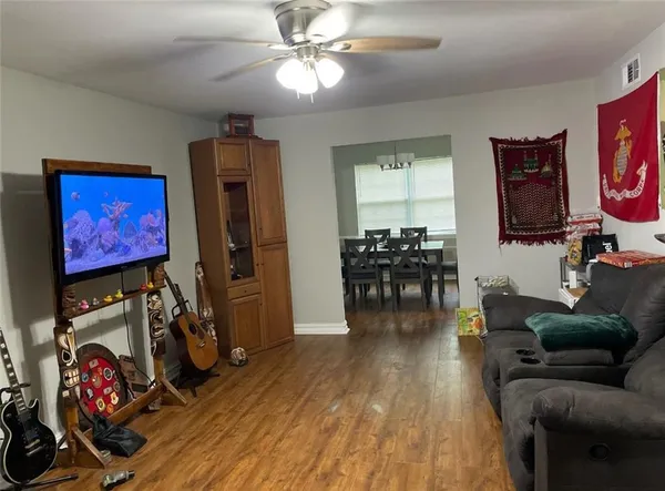 $2,400 | 3805 North Deerwood Drive, Harvey, LA 70058