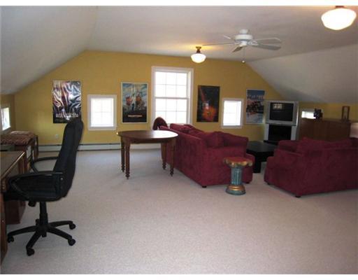 100 Hay Field Road Yarmouth, ME 04096 - Photo 21 of 25 Den/Family/Great Room.