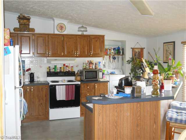 915 Sink Farm Road Lexington, NC 27295 - Photo 5 of 10 Kitchen.