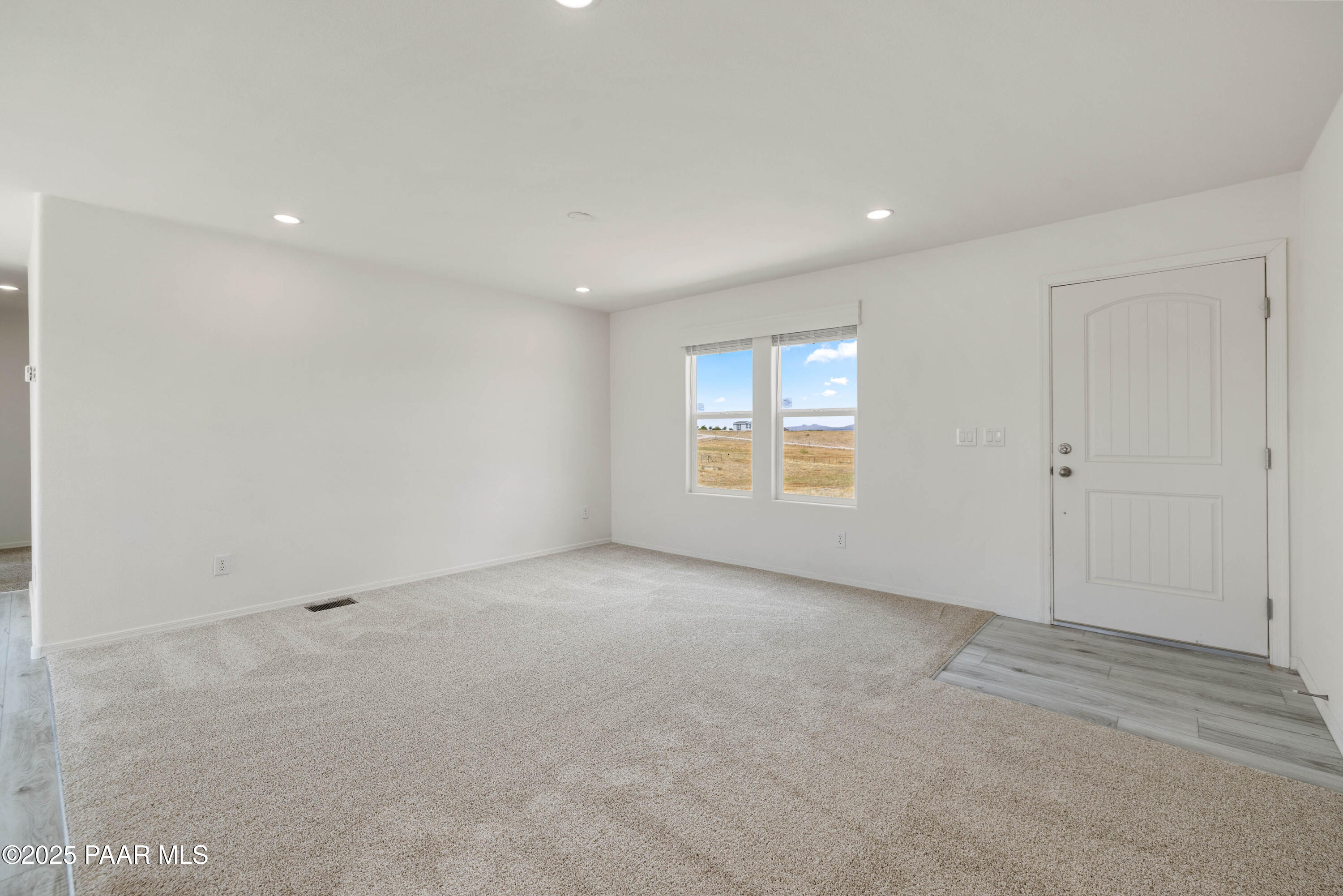 1475 Kings Court Road Paulden, AZ 86334 - Photo 11 of 36 10-Living Room (4)