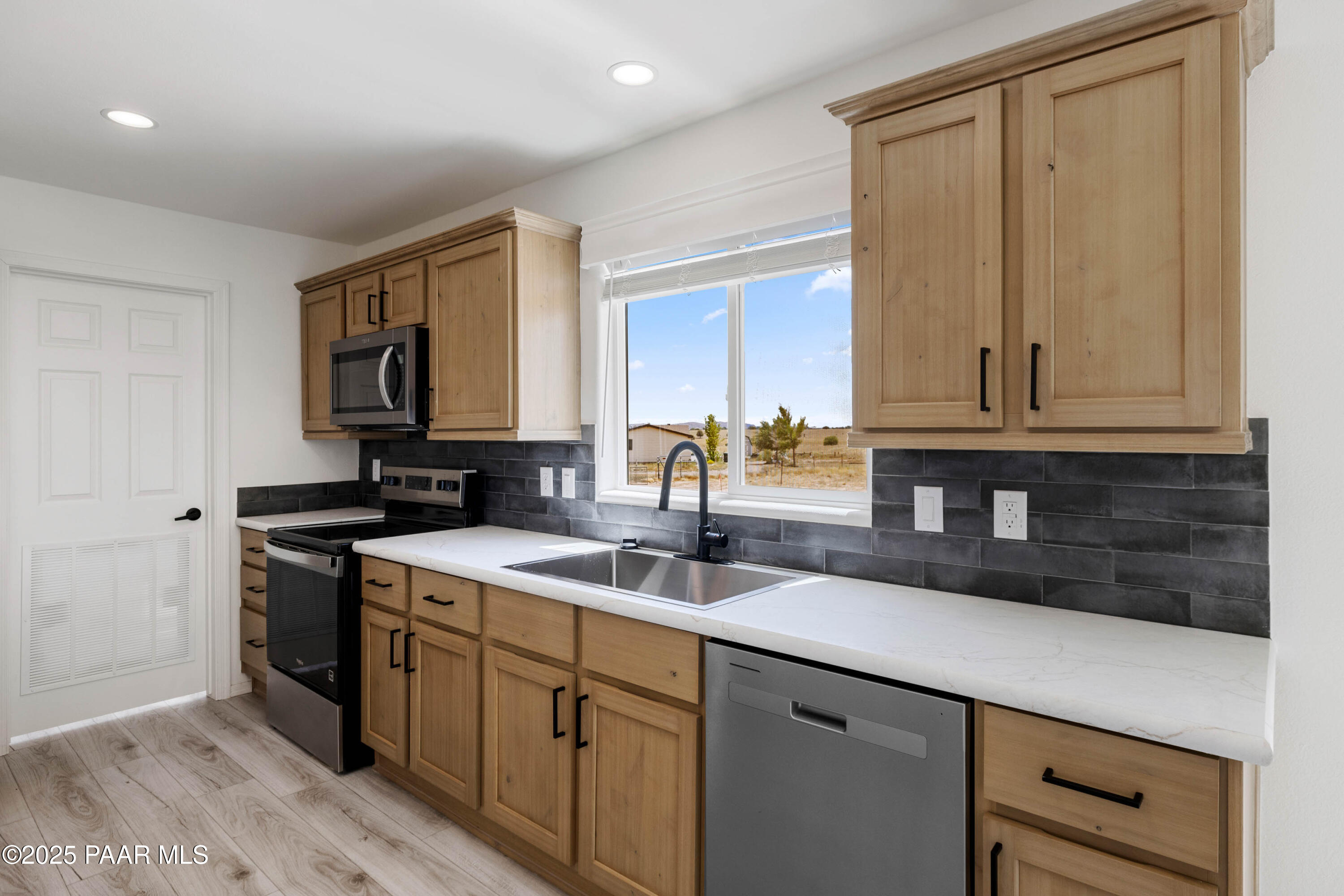 1475 Kings Court Road Paulden, AZ 86334 - Photo 6 of 36 15-Kitchen (3)