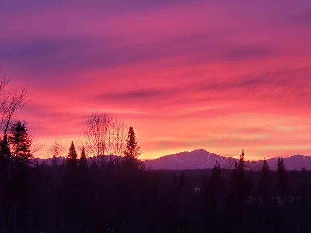 $1,190,000 | 972 Farrar Road, Newport Town, VT 05857