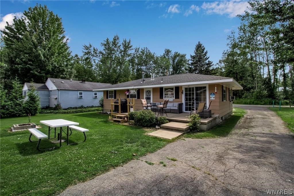 just steps to beach  - with extra lot behind shed