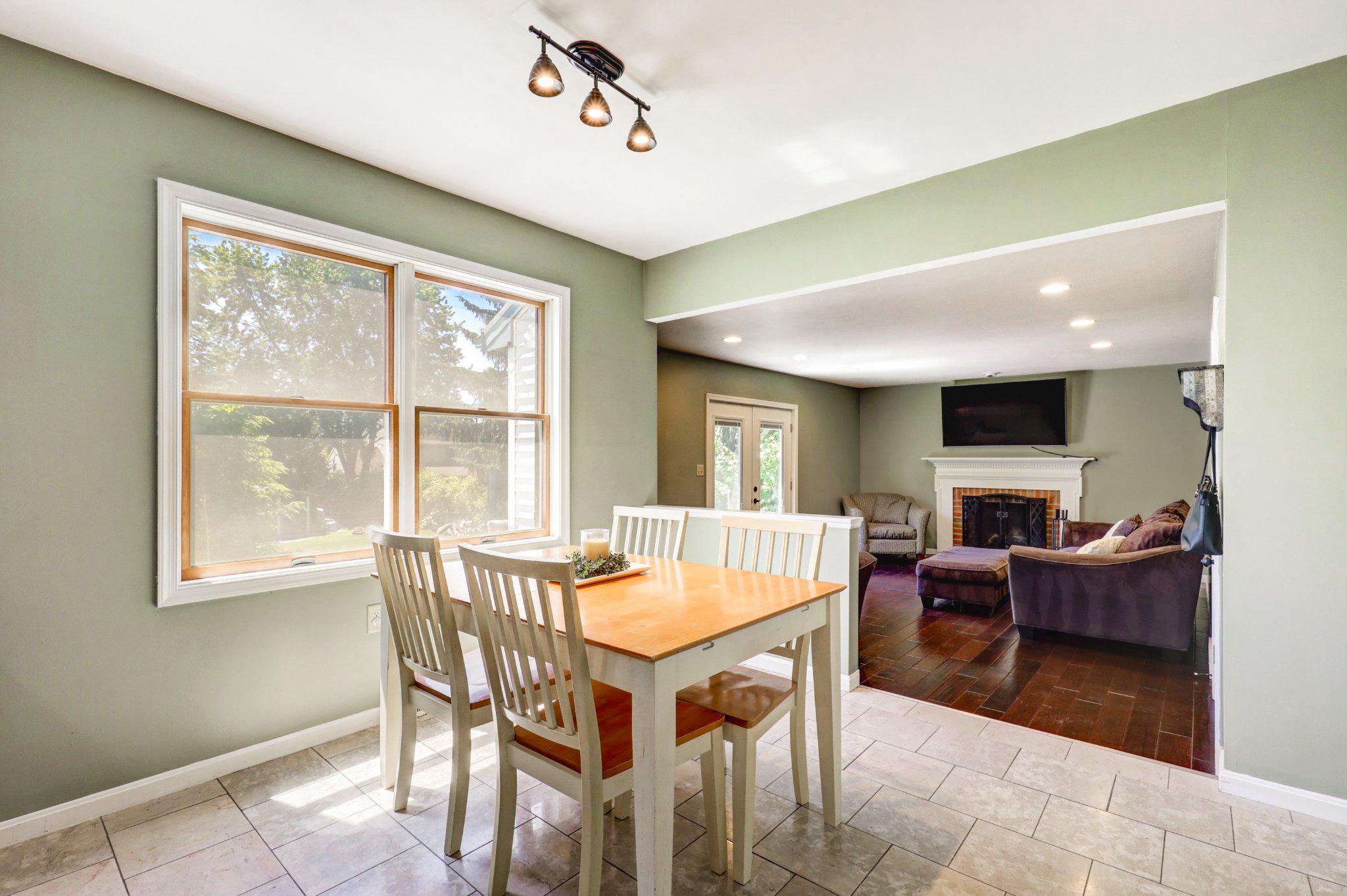 2 Mockingbird Drive Denver, PA 17517 - Photo 19 of 39 Bright and inviting dining space.